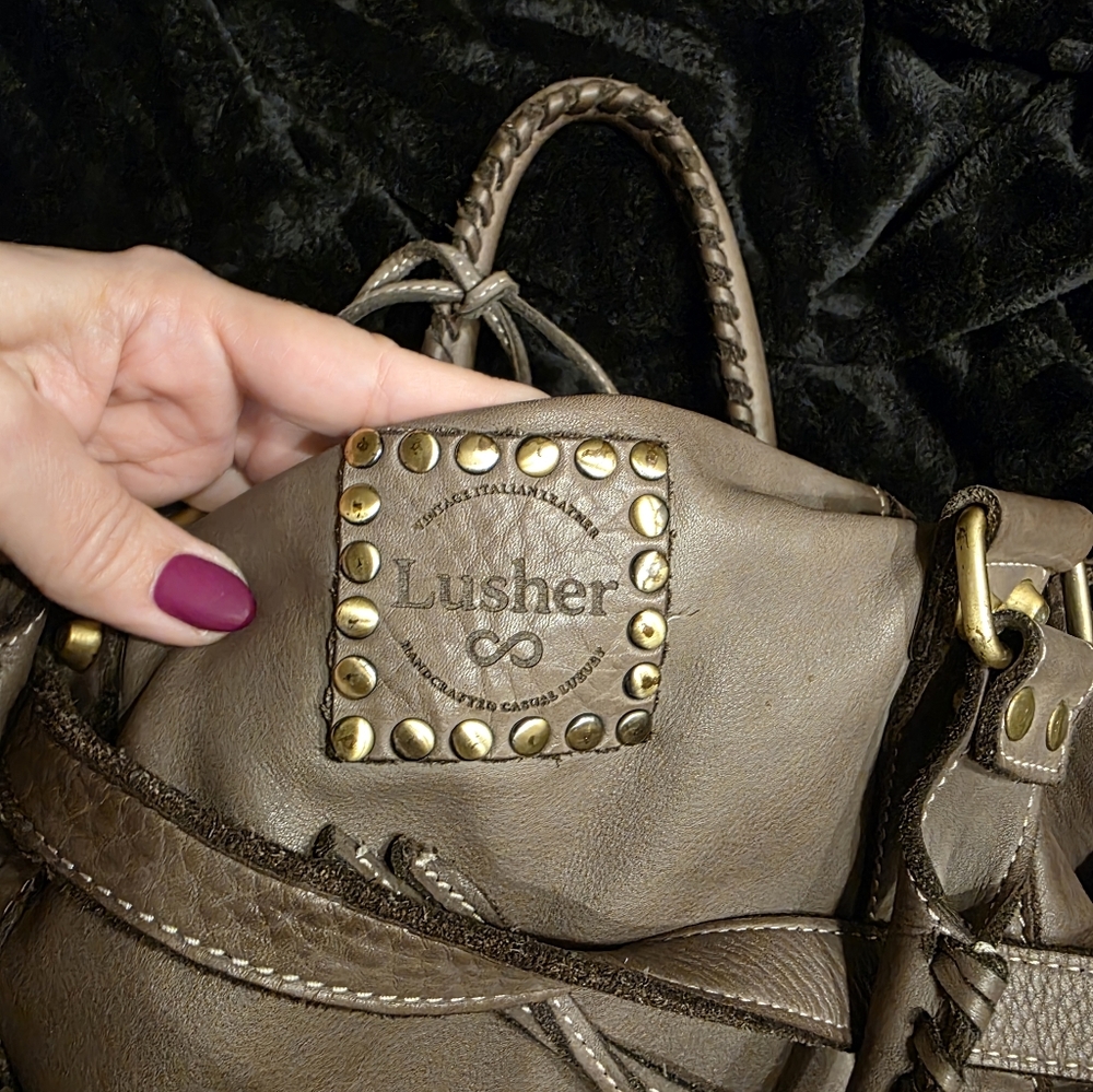 Elegant Taupe Leather Shoulder Bag with Gold Accents - Picture 3 of 9
